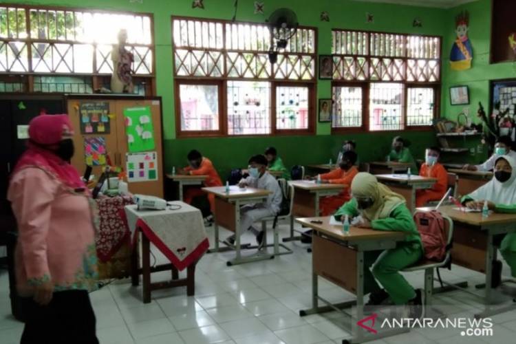 Covid-19 Melonjak, Anies Baswedan Usulkan PTM 100 Persen di Jakarta Dihentikan Sementara