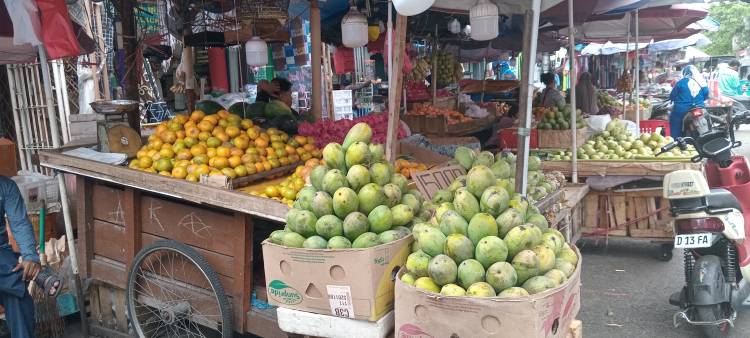 Salah satu lapak pedagang buah di Pasar Kebayoran Lama, Jakarta Selatan. (FOTO : KABARINDO/ANTON CH)