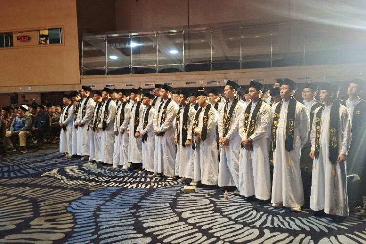 Menjadi Cahaya di Tengah Umat, 125 Mahasantri Cinta Quran Center Siap Terjun Berdakwah
