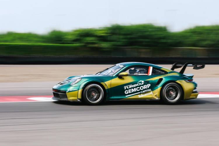 Sean Gelael Latihan Intensif di Sirkuit Mandalika