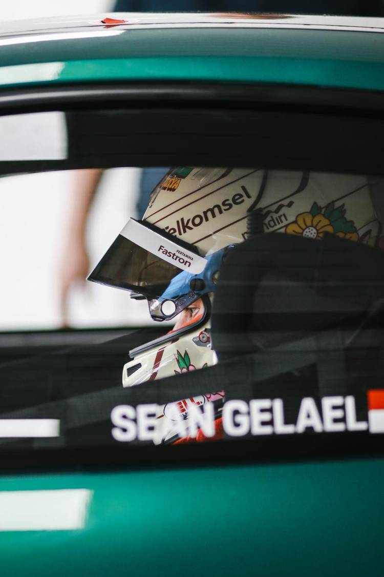 Sean Gelael Latihan Intensif di Sirkuit Mandalika