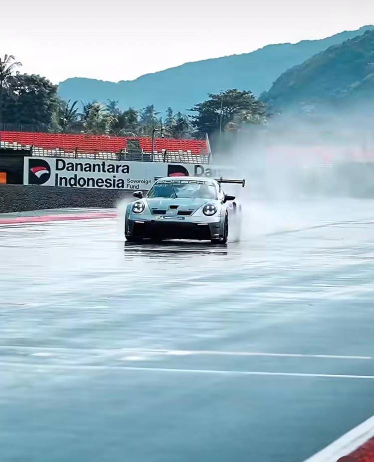 Sean Gelael Hadapi Tantangan Penalti pada Balapan GTWCA di Mandalika