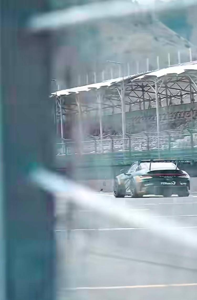 Sean Gelael Hadapi Tantangan Penalti pada Balapan GTWCA di Mandalika