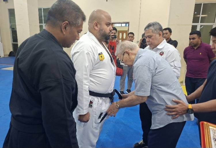 Inkado Teguhkan Nilai Kehormatan, Penyematan Sabuk Hitam Warnai Latihan Bersama di GOR Benhil