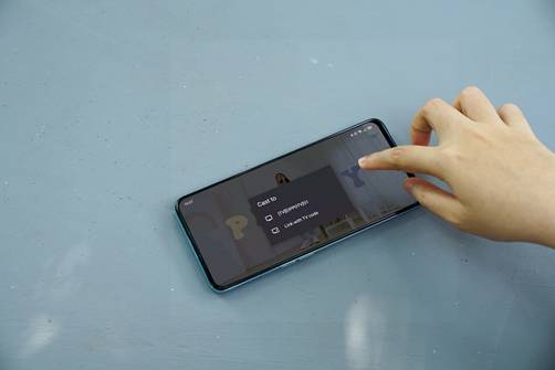 Tampilkan Hiburan di OPPO Reno6 ke Layar TV