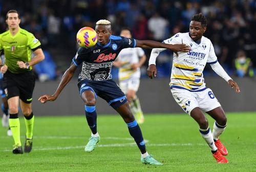 Hasil Liga Italia : Napoli ditahan Verona, Roma dilibas Venezia