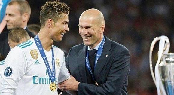 CR7 Ajukan Zinedine Zidan Latih Man United!