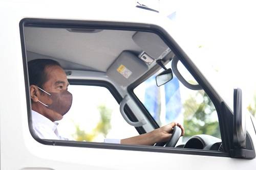 Jajal Mobil Listrik, Presiden Dorong Pembangunan Ekosistem Mobil Listrik