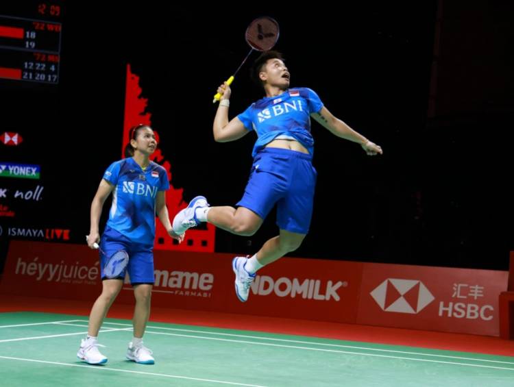 Kalahkan Pasangan Malaysia, Greysia/Apriyani Lolos ke Semifinal BWF World Tour Finals 2021