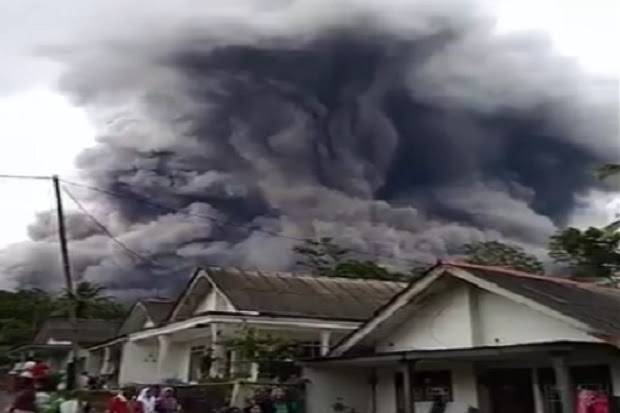 13 Tewas, Puluhan Luka, dan Ratusan Mengungsi Akibat Erupsi Semeru 