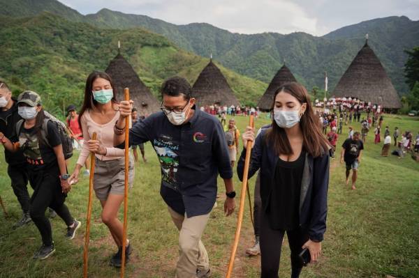 Menparekraf Sandiaga Uno Kagumi Indahnya Desa Wae Rebo di NTT