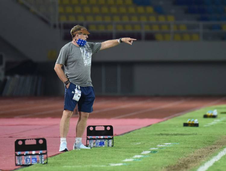 Persib Digulung Persebaya, Robert Alberts Sesalkan Kesalahan Lini Belakang