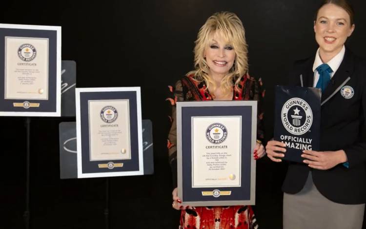 Dolly Parton Pecahkan Tiga Rekor Dunia Guinness