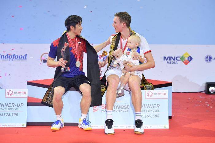 Usai Jadi Juara Dunia, Loh Kean Yew Latihan Lagi dengan Viktor Axelsen di Dubai