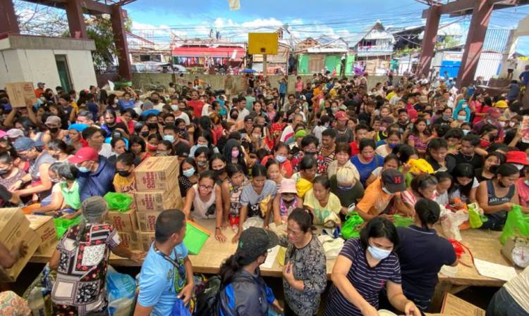 Penyintas Topan Rai Mulai Kekurangan Makanan 