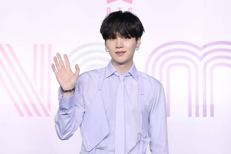 Suga BTS Dikonfirmasi Positif COVID-19