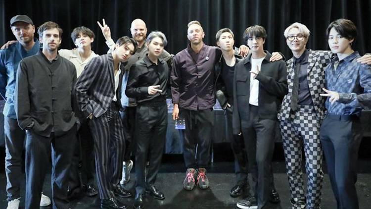 V BTS Dijuluki sebagai Titisan Chris Martin oleh Personil Coldplay