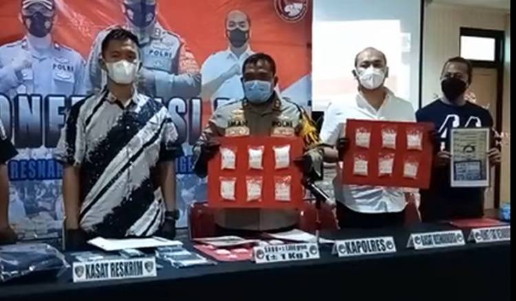 Polres Tangsel Bekuk 3 Pengedar Narkoba, 1 Kg Sabu Jadi Barang Bukti