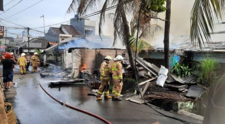 Bengkel di Mampang Prapatan Jakarta Selatan Terbakar