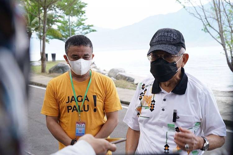 Sempat diterjang Tsunami, Wapres KH. Ma’ruf Amin Jalan-Jalan di Pantai Taipu