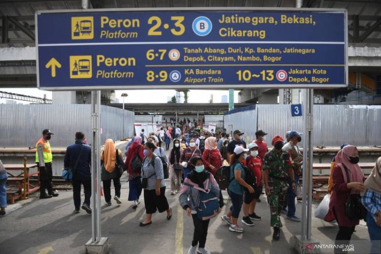 Kemenhub Masih Kaji Kenaikan Tarif KRL