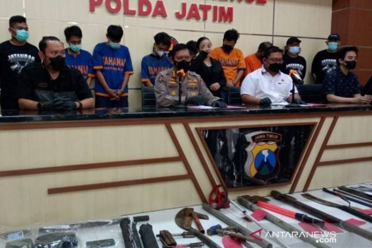 Komplotan Pencuri Kabel Bawah tanah Ditembak Mati Polisi