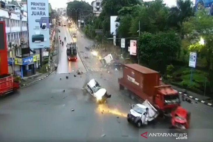 Rem Blong Tabrakan Beruntun di Balikpapan