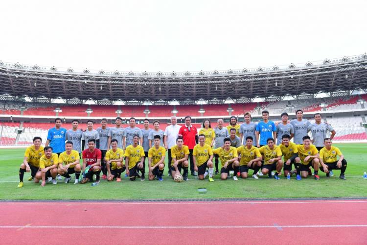 Penghuni Pelatnas Cipayung Lakoni Fun Football di Stadion GBK