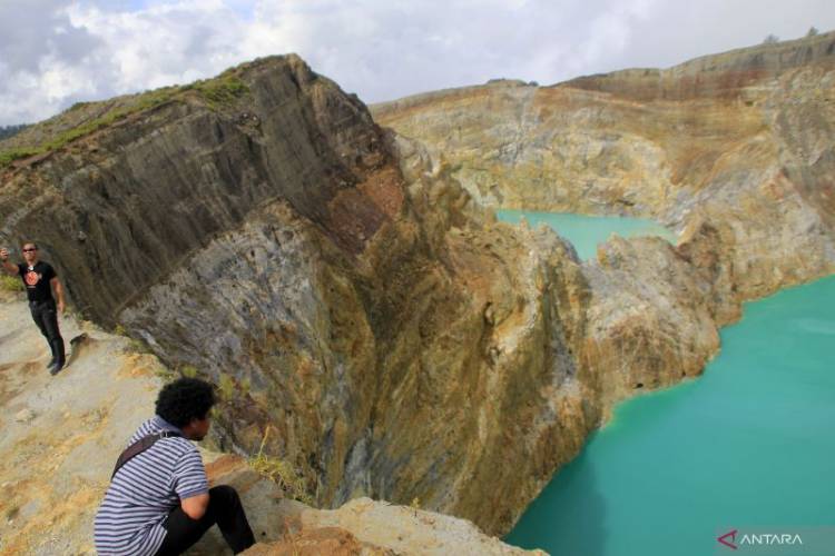 Cuaca Buruk, Taman Nasional Kelimutu Tutp 2 Hari