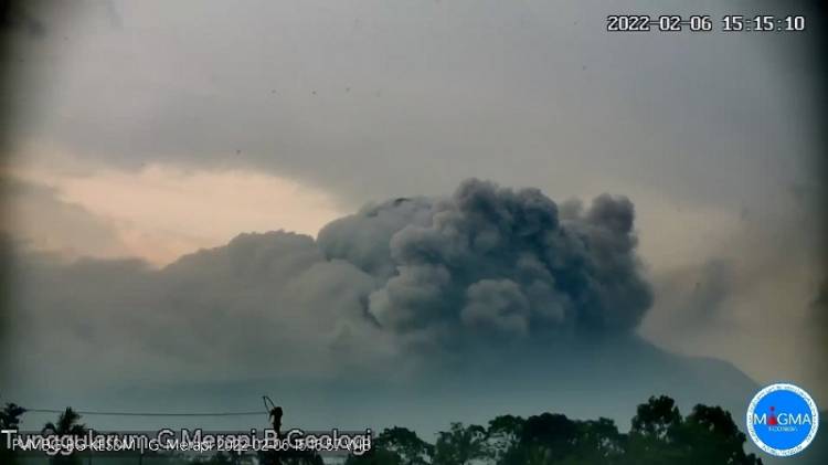 Gunung Merapi Kembali Erupsi