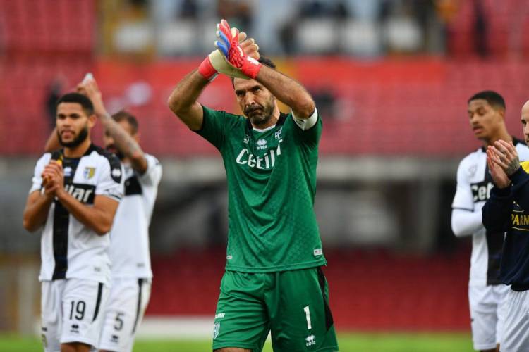 Terinspirasi Michael Jordan, Gianluigi Buffon Ingin Terus Main Sampai Usianya Setengah Abad