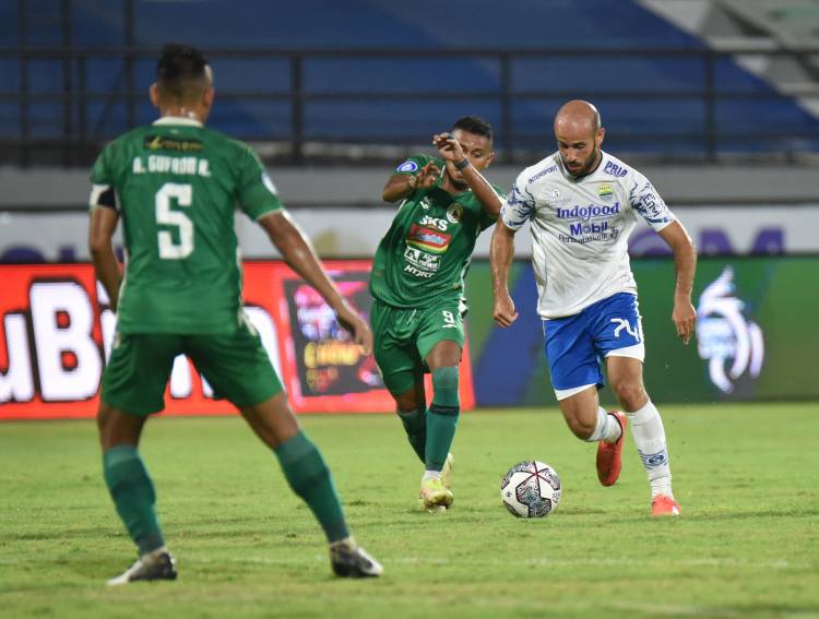 Pelatih Persib Puji Penampilan Anak Asuhnya yang Menang Lawan PSS Sleman