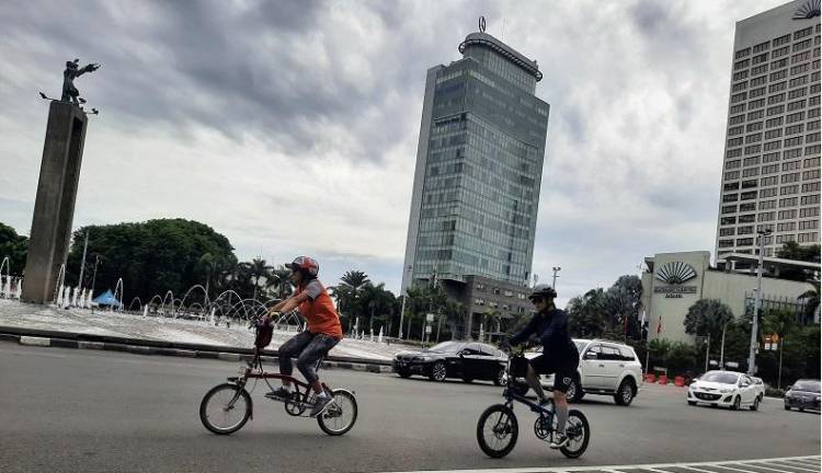 Bundaran HI Dipadati Masyarakat yang Berolahraga