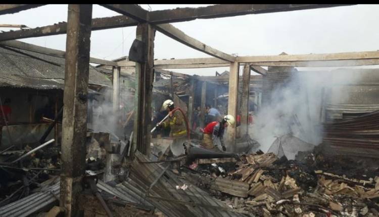  Ratusan Lapak Pedagang Hangus Terbakar  di Pasar Gembong Tangerang 