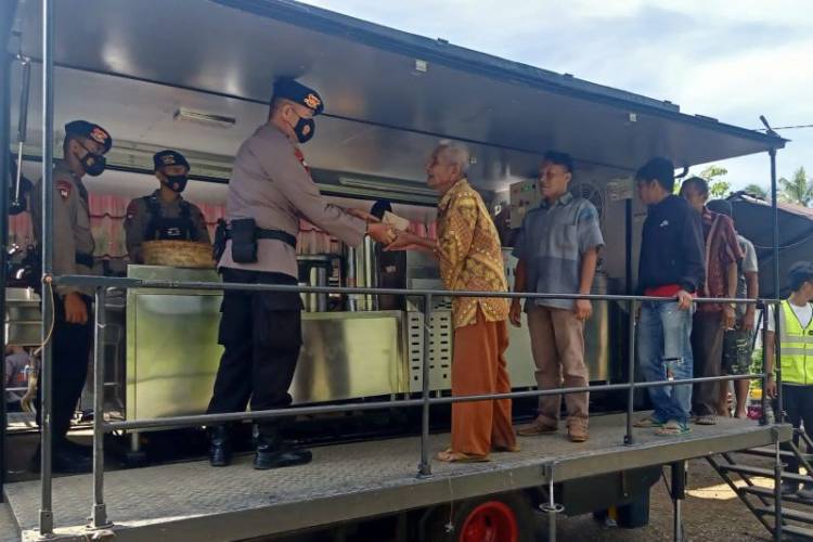 Polda Sumbar Kirim Dua Mobil Dapur Umum untuk Korban Gempa Bumi Pasaman Barat