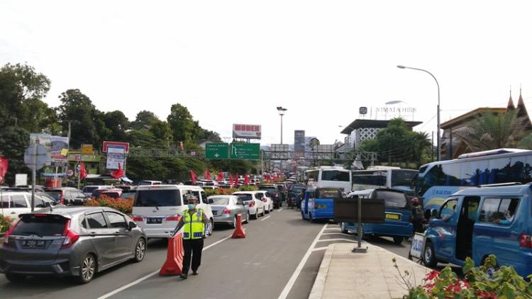 Libur Panjang : Jakarta-Puncak Macet Parah 17 Jam