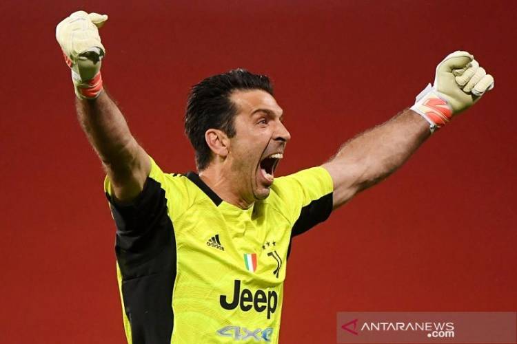 Gianluigi Buffon Tambah Masa Bakti di Parma hingga 2024