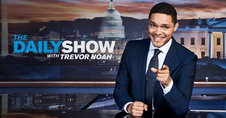 Komedian Trevor Noah Sorot Kemunafikan Barat dalam Liputan Ukraina