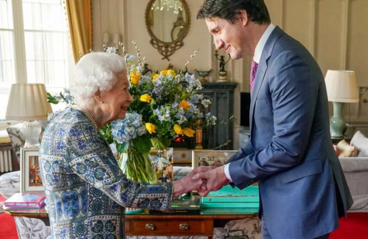 Pulih dari Covid, Ratu Elizabeth II Sambut Trudeau