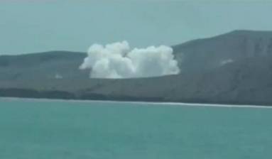 Gunung Anak Krakatau Erupsi