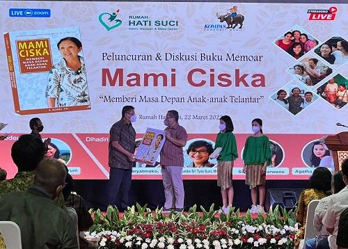 Memoar “Mami Ciska: Memberi Masa Depan Anak-anak Terlantar” Diluncurkan