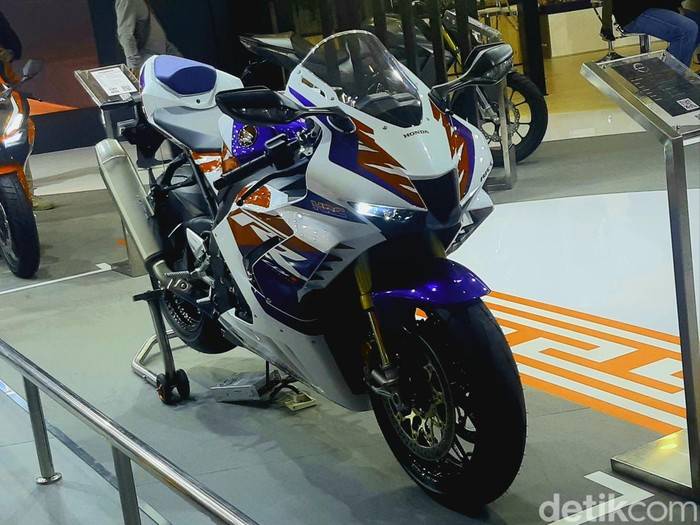 Ini  Moge 1 Miliaran Honda CBR1000RR-R SP Fireblade Edisi Spesial 30th Anniversary