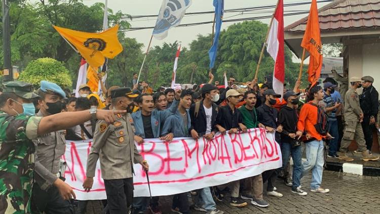 BEM Se-Kota Bekasi Geruduk Kantor DPRD