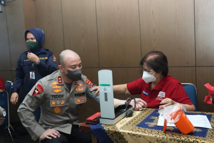 Polda Sumbar gelar Donor Darah, Sambut Hari Bhayangkara ke 76