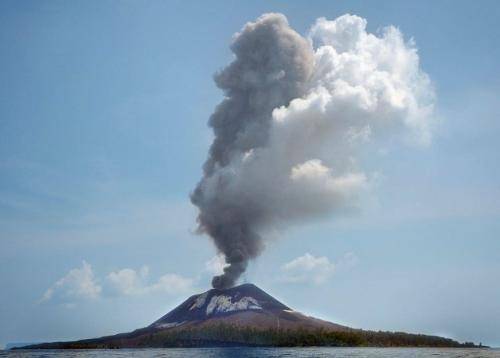 Gunung Anak Krakatau Erupsi Lagi