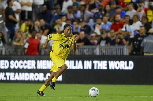 Malam Ini, Ronaldinho Perkuat RANS Nusantara FC dalam Turnamen Trofeo di Malang