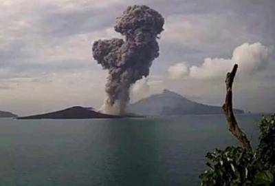 Gunung Anak Krakatau Erupsi