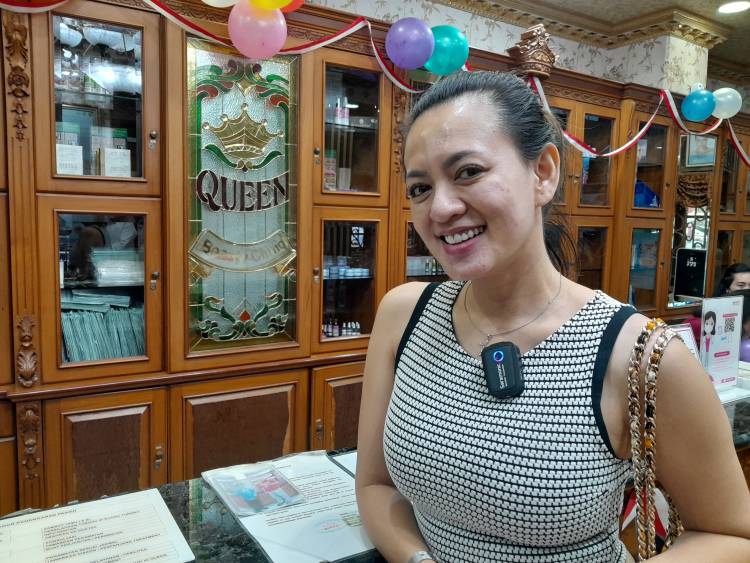 Artis Dunia Terbalik, Yeyen Lidya Hadiri Ultah ke 31 Queen Plastic Surgery di Sunter  