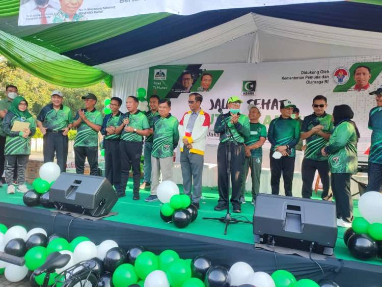 HUT ke 56 KAHMI:Tokoh Nasional Alumni HMI Jalan Sehat