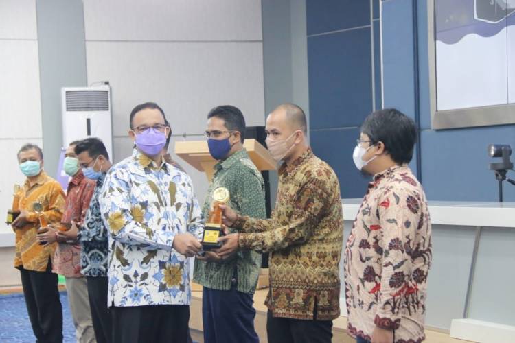 Anies Sampaikan Penghargaan Moehammad Hoesni Thamrin, Terima PWI Jaya Award